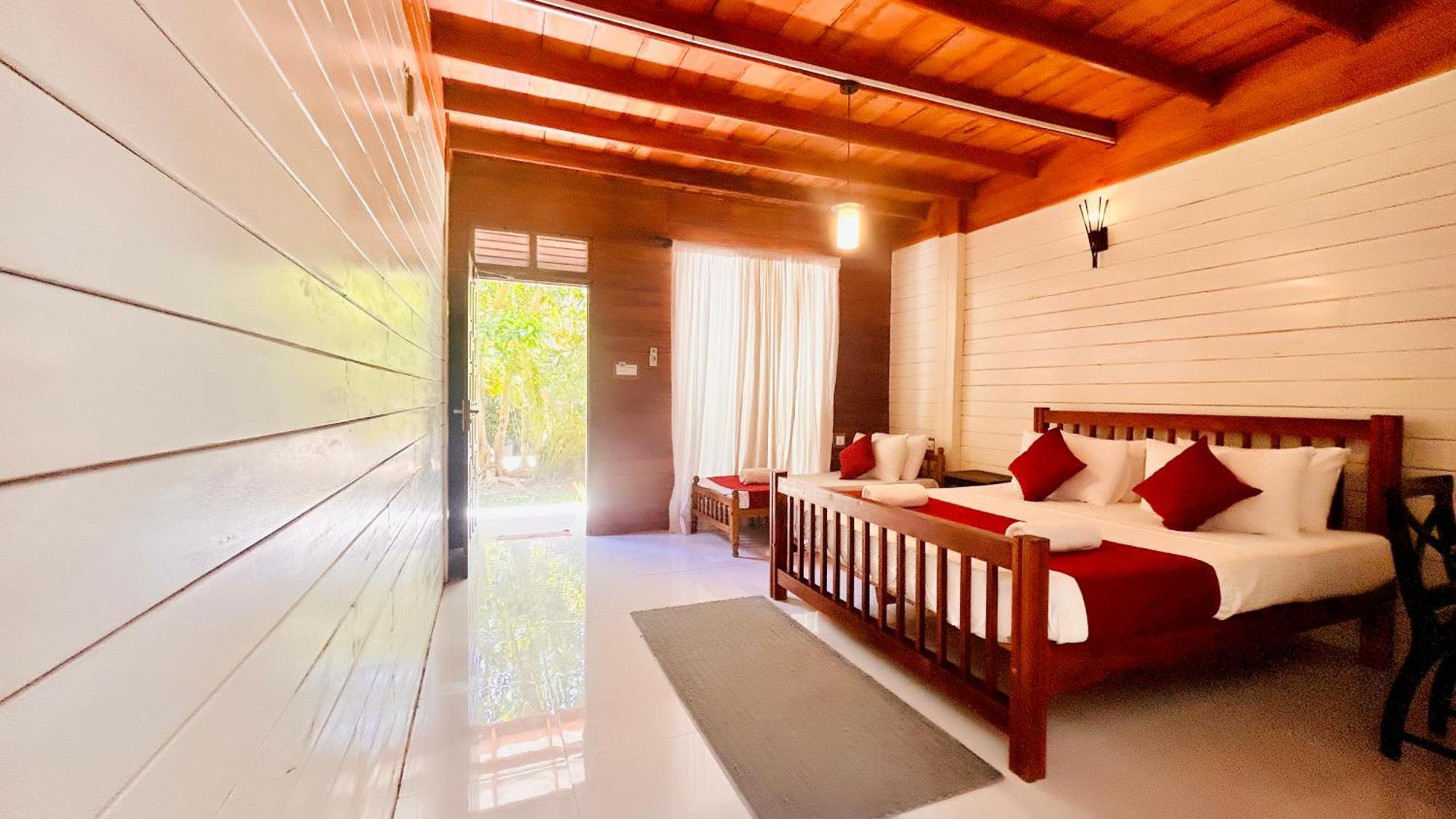 Wood Lodge Мірісса Екстер'єр фото